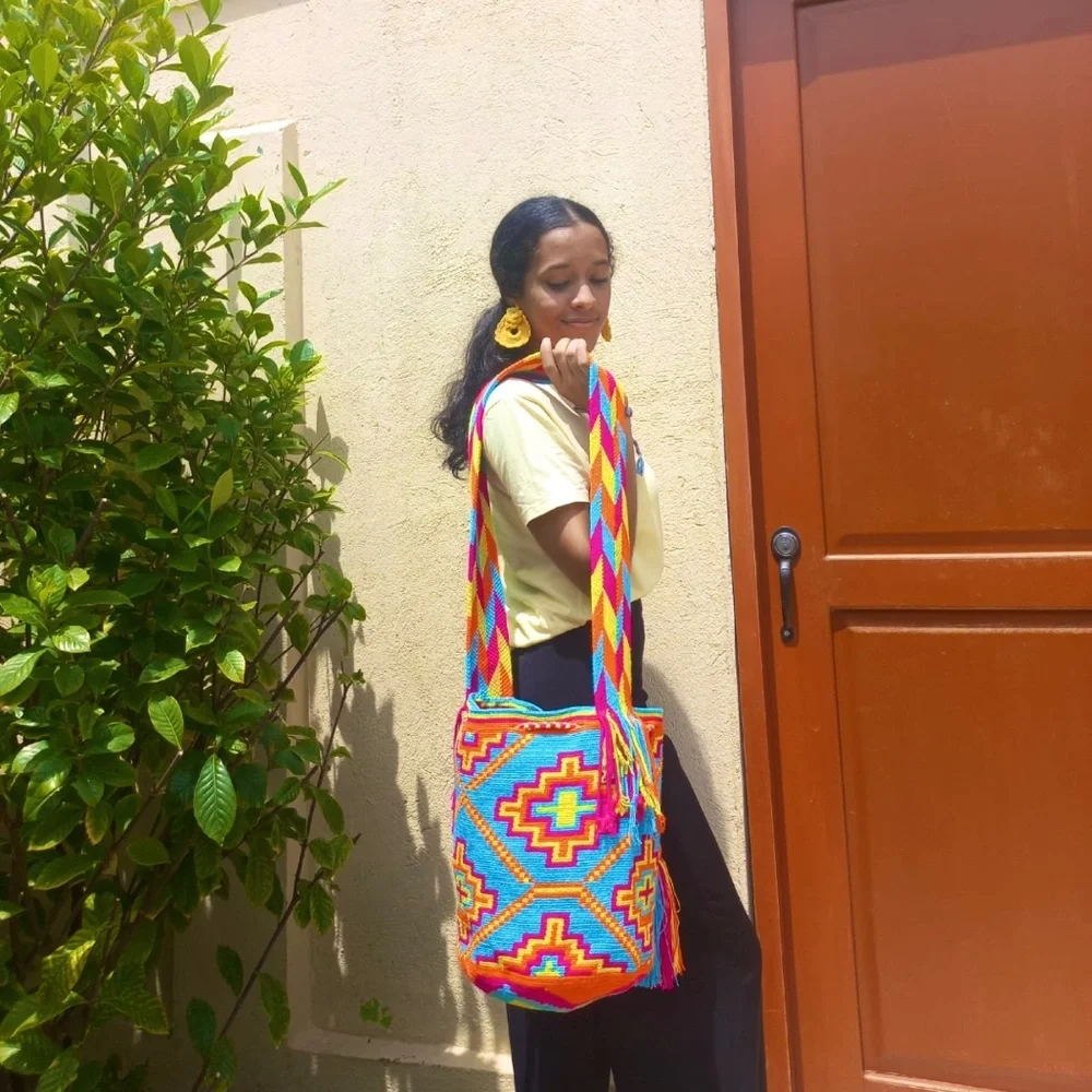 SOLD OUT //Wayuu Bags/ Handmade Bags/ Orange Crosses/ Size L - Picture 5 of 6